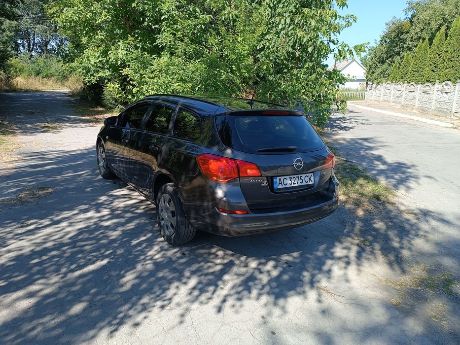 Продам Opel astra j
