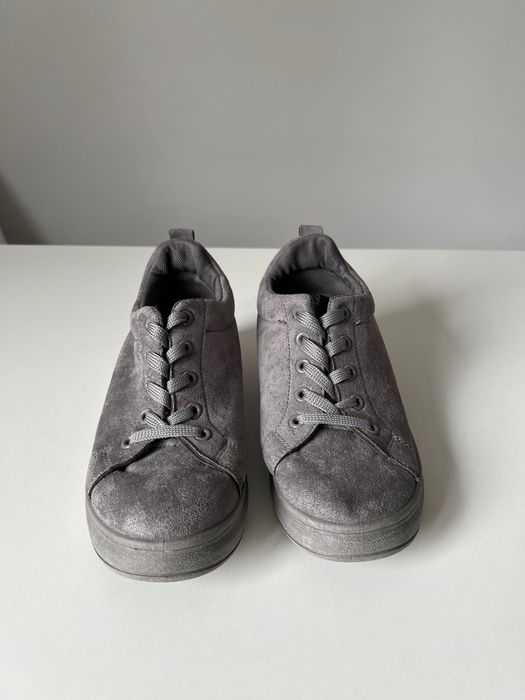 Szare buty rozmiar 38