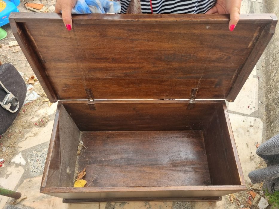 Sofás, Poltronas, Secretária e baú