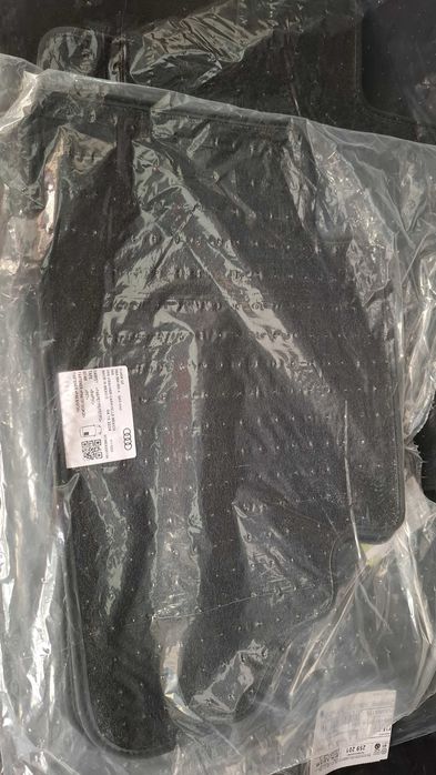 Dywaniki welurowe Audi OEM oryginalne Audi Q5 3gen 2025-, warte 900 PLN
