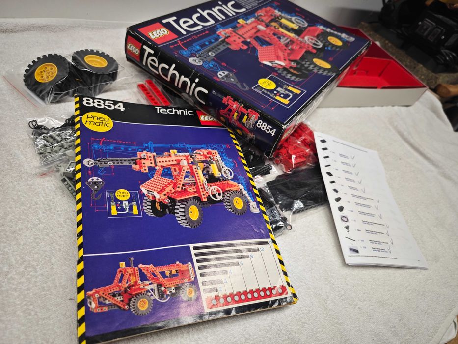 Lego Technic 8854 "Power Crane"; 1989; [75]