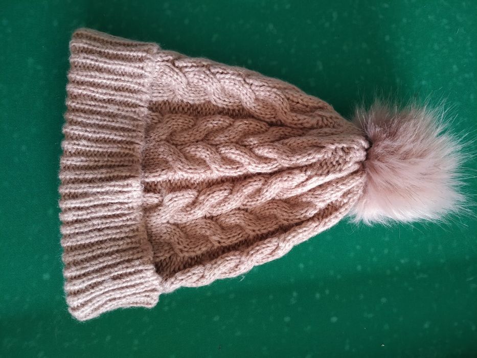 Шапка зимняя женская вязаная.