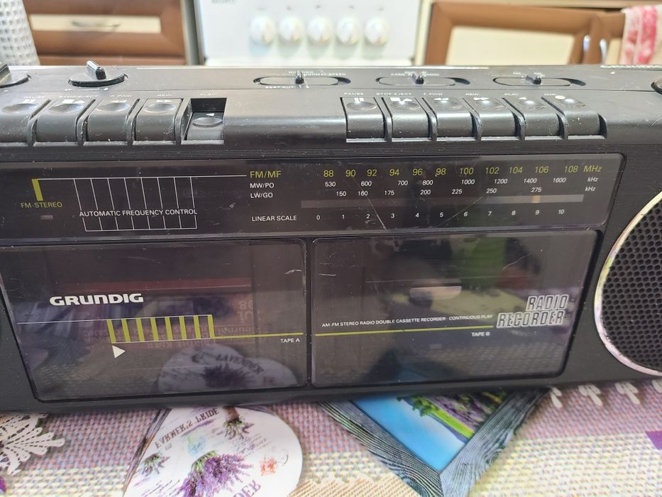 Магнітола  Grundig.