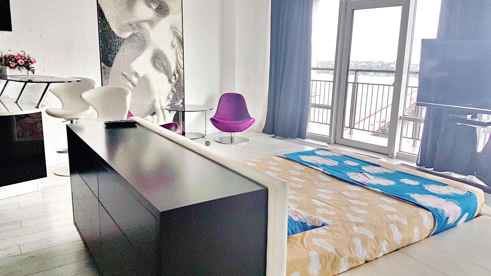 Премиум в Мост Сити, вид - река. Центр. Джакузи. 2к.  21 этаж. Балкон.