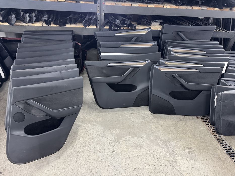 Карти , консоль model 3 , model y