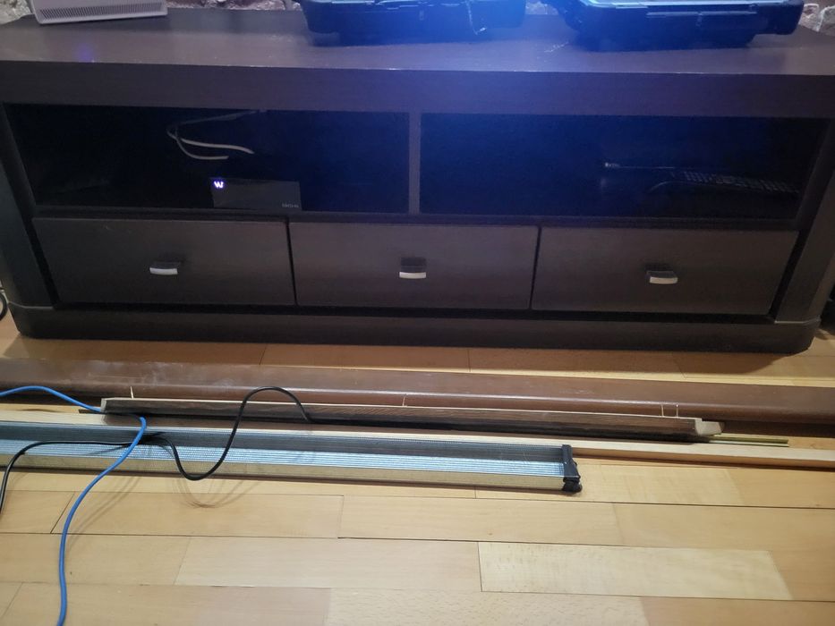 Zestaw drewnianych  mebli do salonu