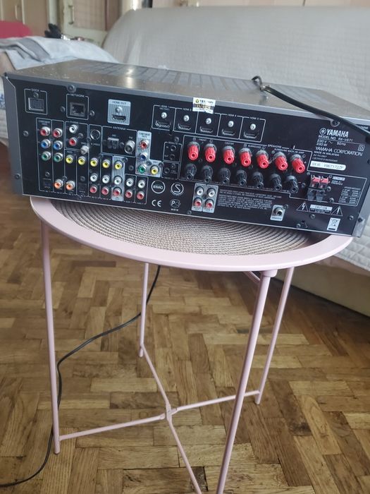 Ресивер Yamaha RX-V671 дуже гарний та  гучний.