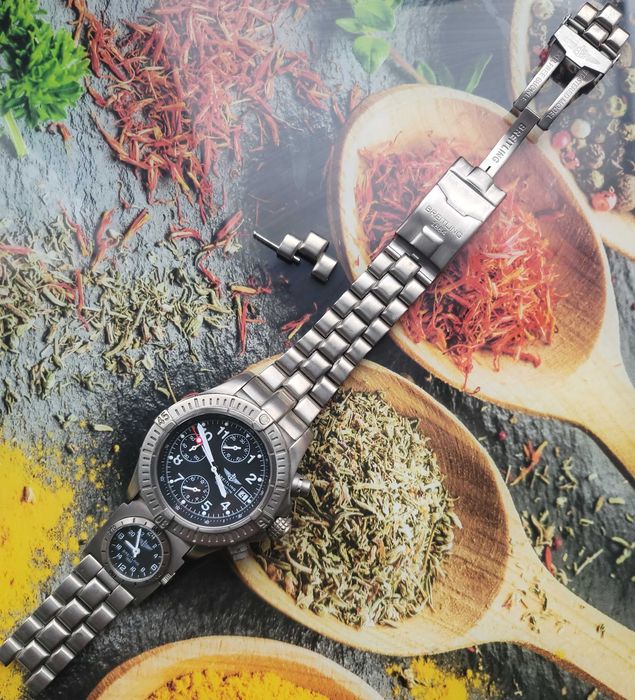 Breitling Avenger Chrono UTC Titanium E13360