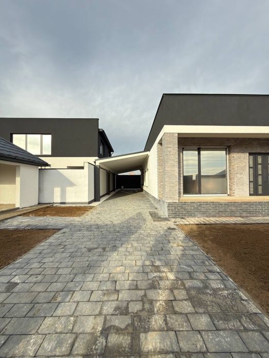 Продаж будинку / Табла