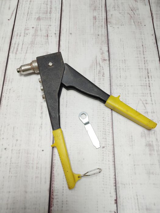 Заклепочний пістолет MASTERTOOL 21-0704