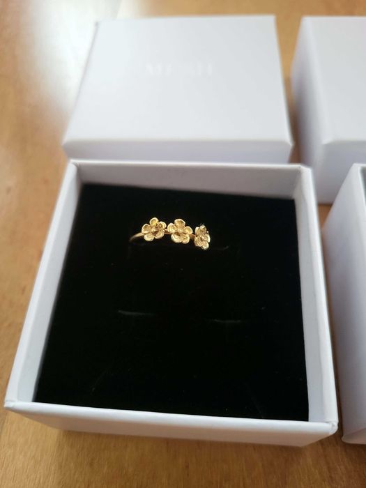 Conjunto Argolas + Anel de Flores Dourados - MESH