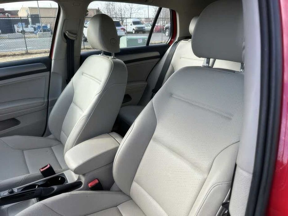 Volkswagen Golf      2017