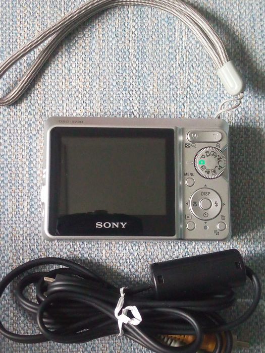 Máquina fotográfica Sony a pilhas