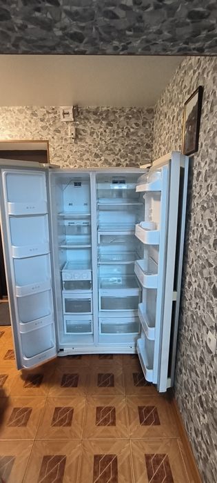 Продам холодильник Side by Side холодильник LG GR B207 WVQA