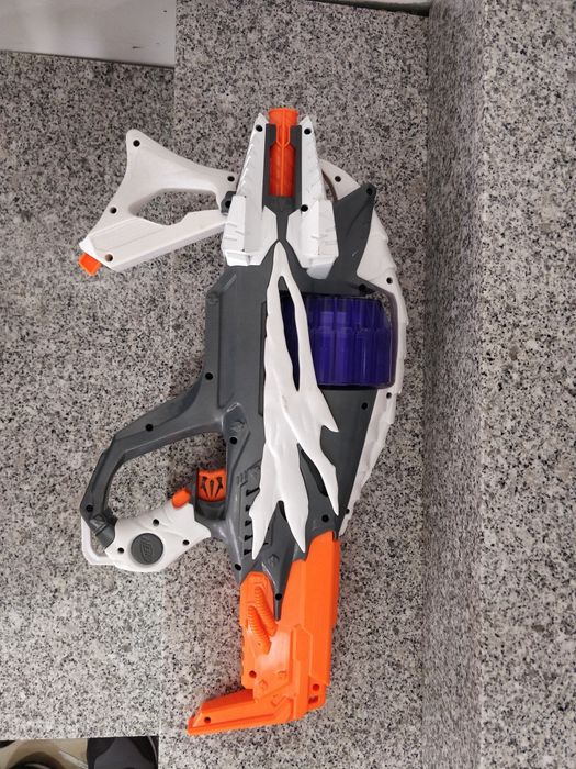 Pistola Nerf Incisor  nova a imitar pistola da guerra das estrelas.