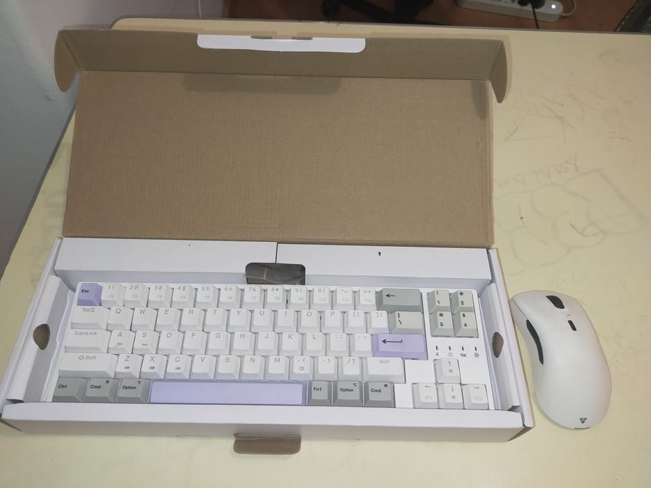Keyboard mecanico Nimberback  ltc + rato wireless