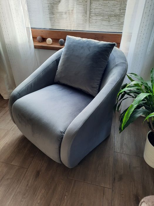 Wygodny i zgrabny fotel. Oryginalny design.