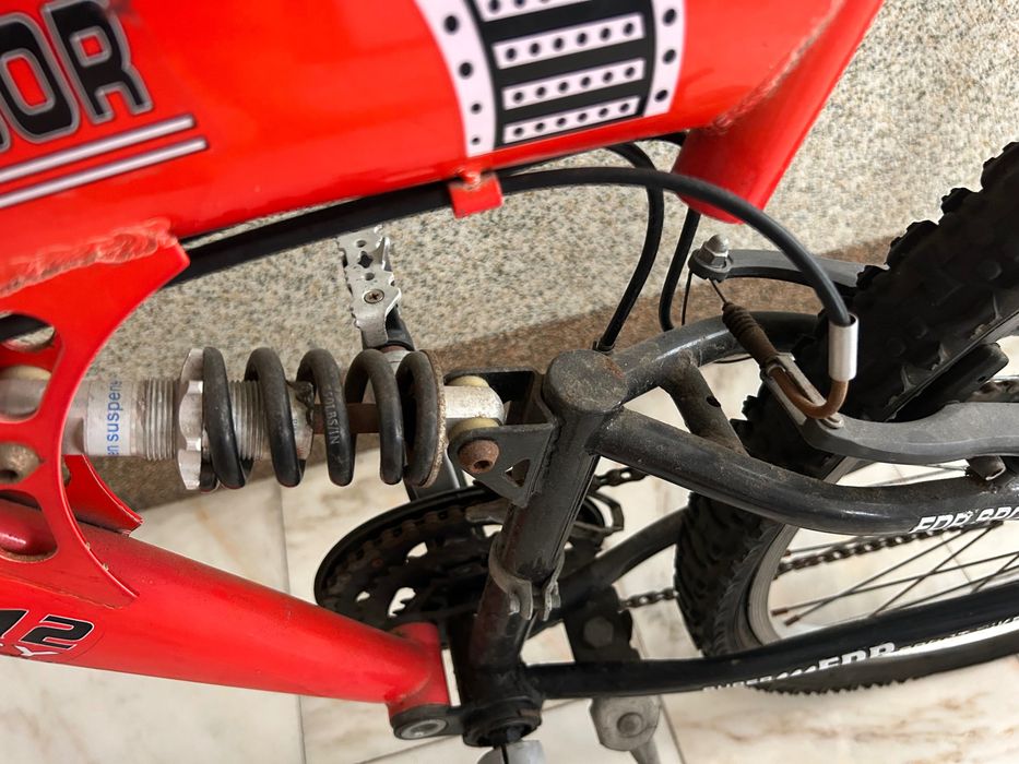 Bicicleta vermelha 26’’ – para peças ou restauração