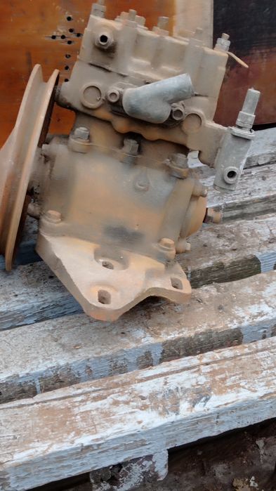 Kомпрессор ЗИЛ .б/у Смотри фото.