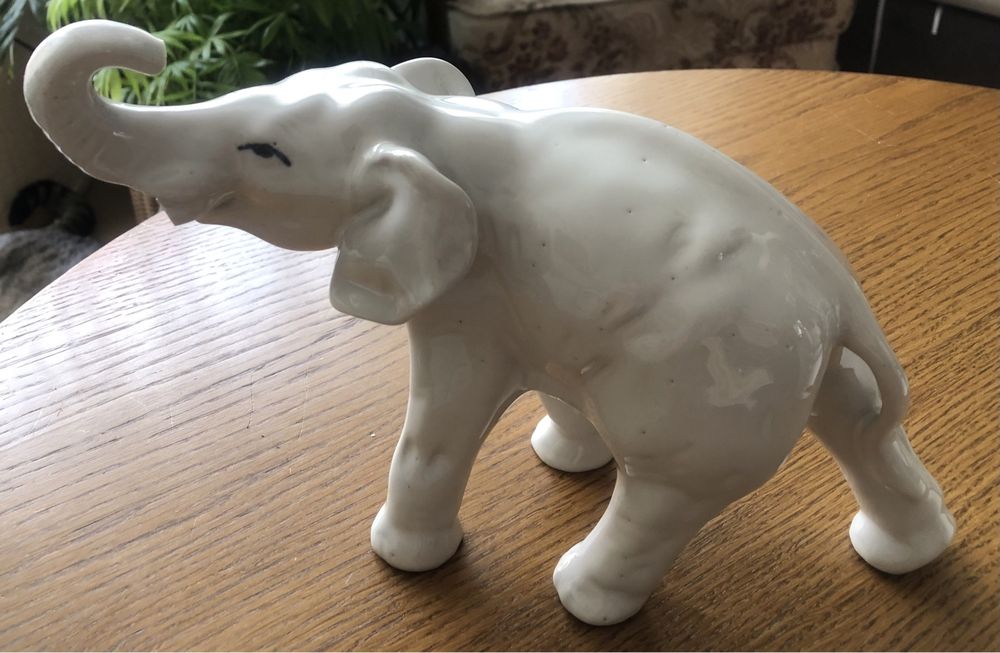 Słoń stary porcelanowy PRL
