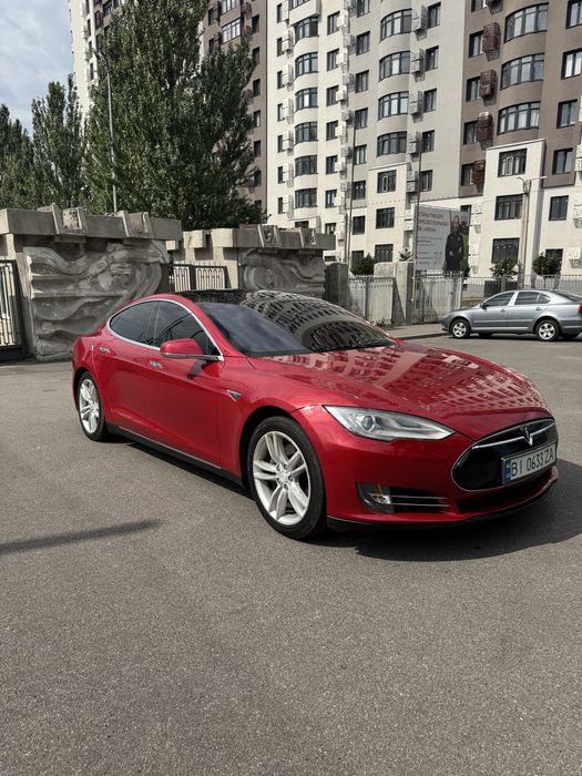 Tesla modes S 2013 p85 пробіг 138 тис км