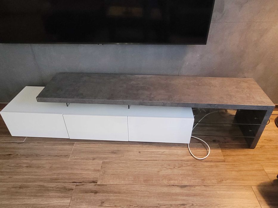 Szafka rtv pod TV