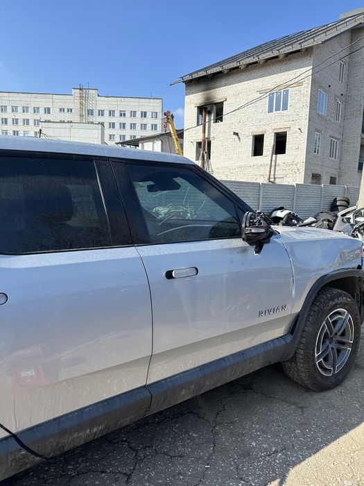 Продам двері на Rivian R1T Gen 2