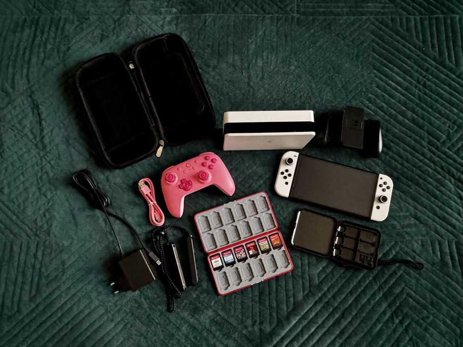 Nintendo Switch OLED biały - GWARANCJA - zestaw z grami, etui, pad etc