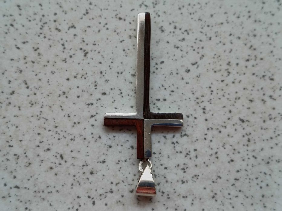 Srebrna zawieszka z drewnem S925 Wisiorek Krzyż Krzyżyk