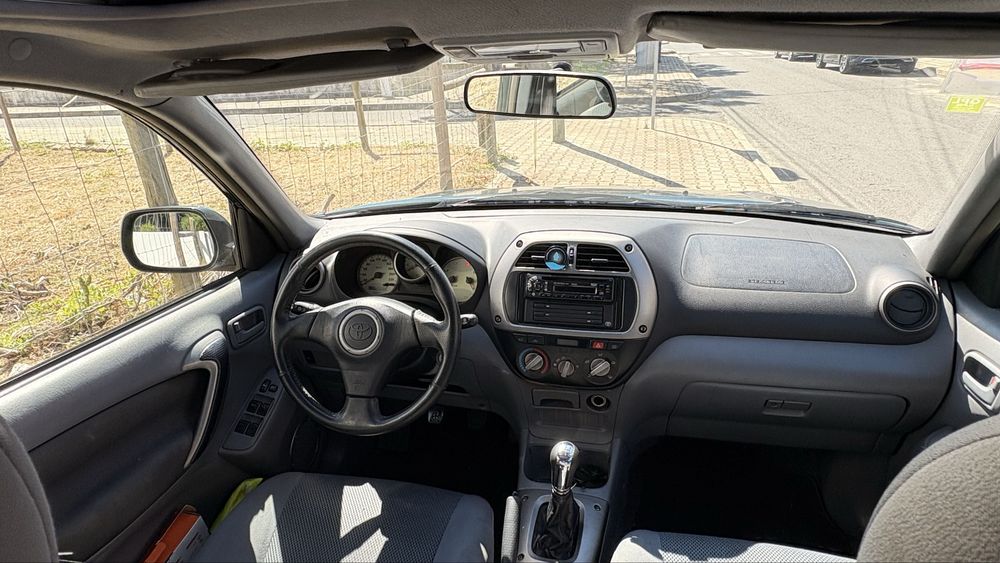 Toyota RAV4 2.0 poucos kms