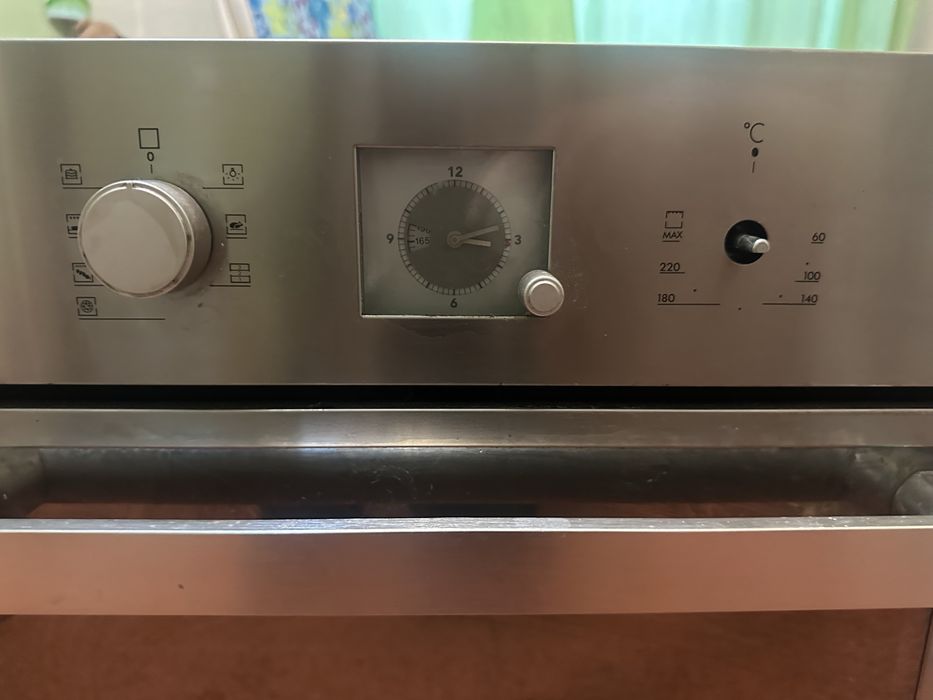 Духова шафа Ariston вбудована