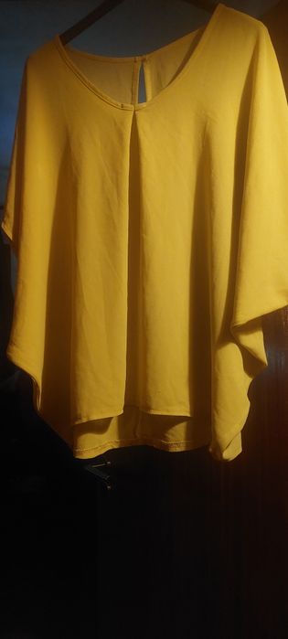 Blusa amarela  L