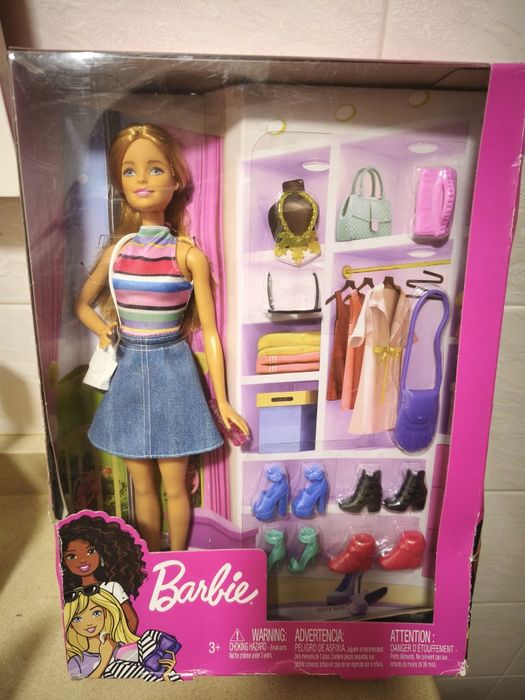 Barbie nova com acessórios