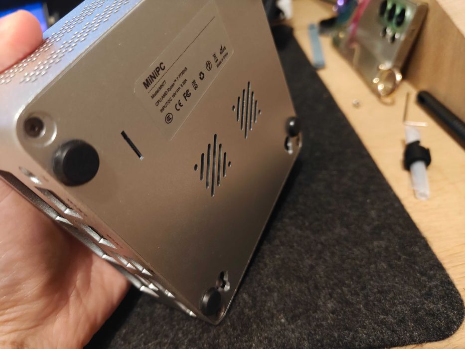 Mini PC Ryzen 7  7735H Radeon 680M thunderbolt 4 + 16GB DDR5 512GB M2