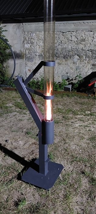 Piecyk rakietowy z rura szklana