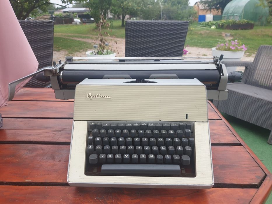 Zabytkowa gabinetowa maszyna do pisania Optima M14 (DDR / PRL)