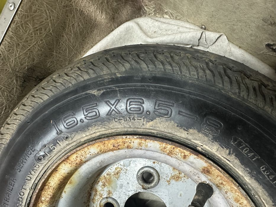 Atrelado Reboque de Carga Inesca Monaco com Grades de Tejadilho