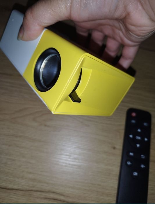 NOWY LED Projector mini