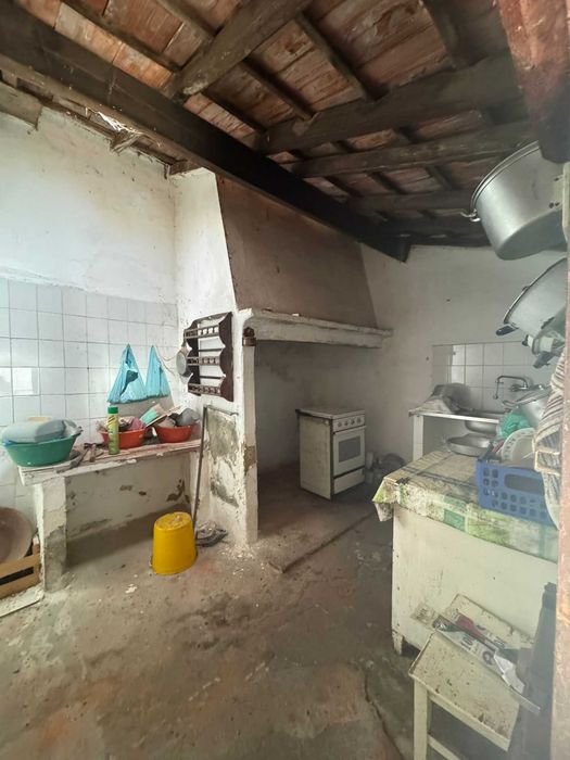 Preço Revisto | Moradia Rústica T3 com jardim, garagem e anexo