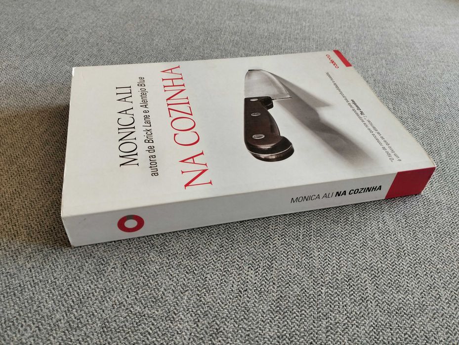 Livro "Na cozinha" de Monica Ali