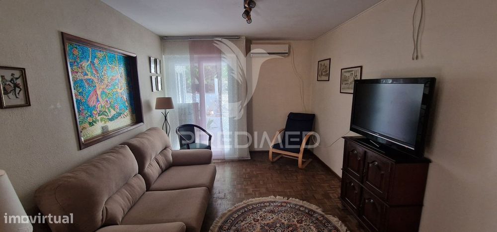 Renovated T2+1 Detached House