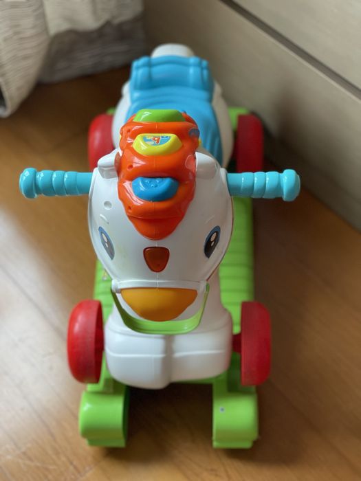 Cavalo Tito com sons e musica