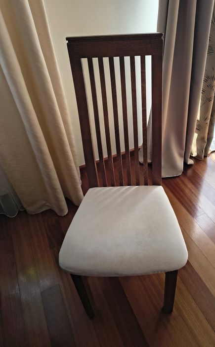 Stół dębowy z 4 krzesłami