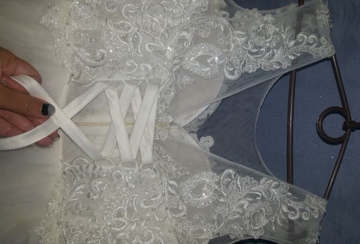 Шикарное,очень красивое,свадебное платье со съемным шлейфом