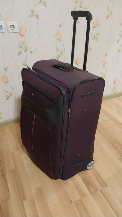 Продам Валізу велику Olympia на 2 колесах.Прямi. Бордовий колip.
