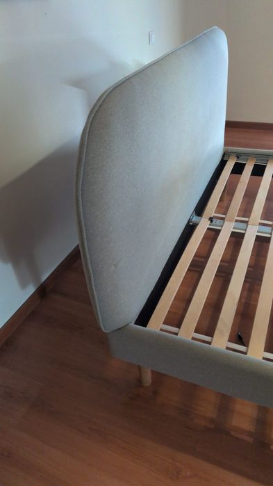 Cama casal ikea em bom estado+estrado