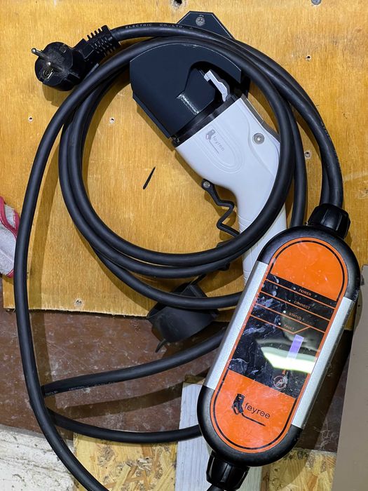 Тримач на стіну для зарядного пристрою Type 1 J1772 3д друк