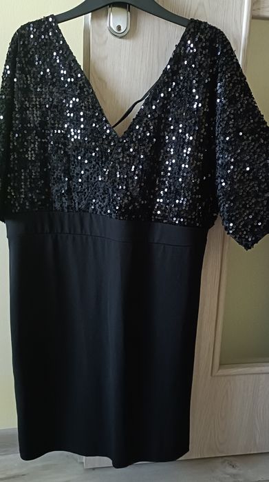 Sukienka czarna z cekinami 46