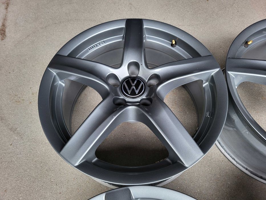 [915] Felgi aluminiowe 17 cali 5x112 ET28 7,5Jx17H2 VW GOLF GTI R-Line