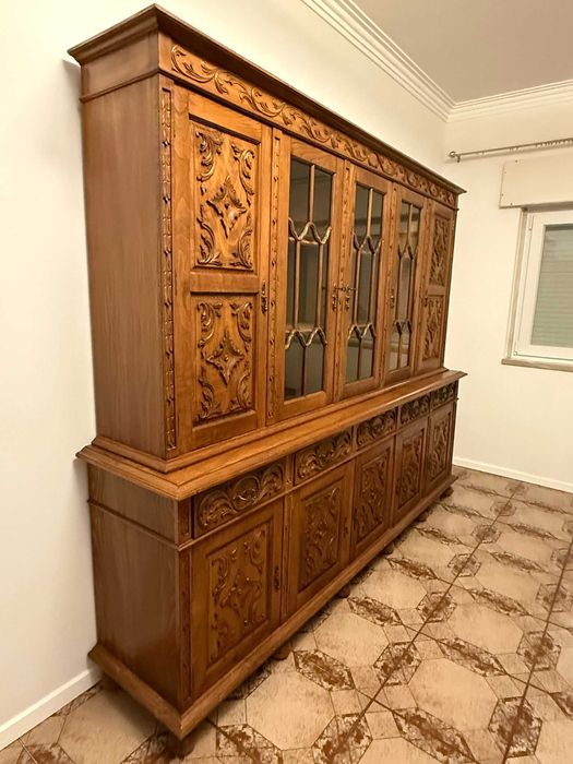 Mobília de sala de Jantar com requinte e durável. Madeira de carvalho!